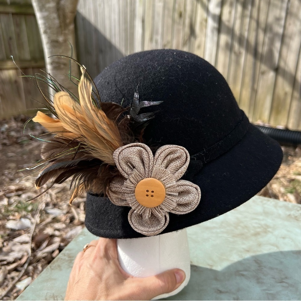 WOMEN'S black wool bucket hat with feather flower on a side one size
